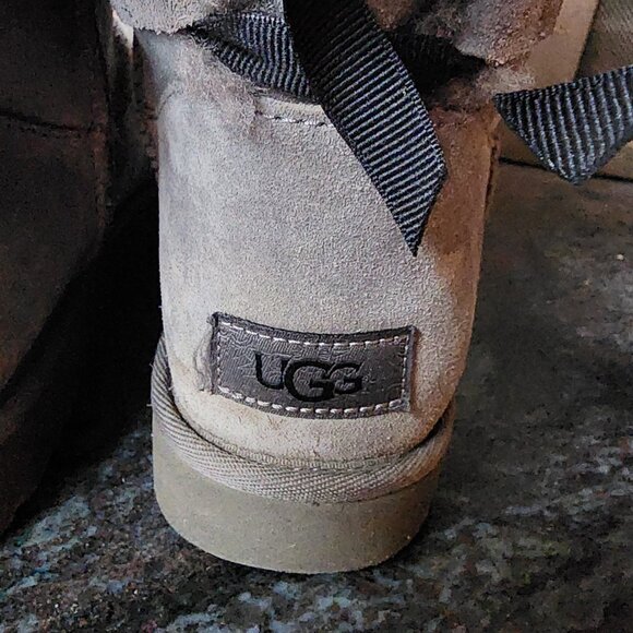 UGG Short Continuity Bow Gray Boots Size 10 - Picture 14 of 15